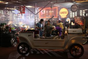Dilwale-movie-set-garage